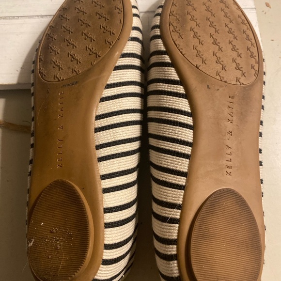 Kelly & Katie Striped Black and Cream Women's Flats - Picture 7 of 7